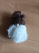 Skrzat, piękna maskotka, ozdoba wykonana ręcznie z włóczki.Wysokść 11 cm 