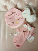 Zestaw Hello Kitty różowy plecaczek nauszniki skarpetki z gwiazdkami