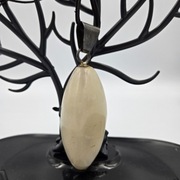 Wisiorek naturalny kamień mydlany białe zabytkowy 175g