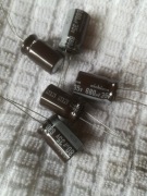 Kondensator 680uF/35V  Nichicon 13 x 26mm  5szt