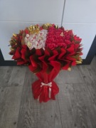 Bukiet z róż mydlanych i zdrapek. 