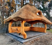 Altana ogrodowa z bali pod strzecha