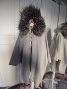 Szare ponczo  z kapturem   
