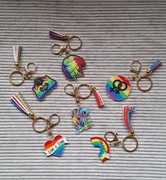 Zestaw 17 sztuk breloczków brelok breloczek tęcza lgbt love is love 