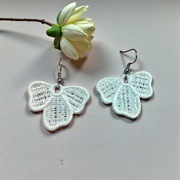 Haftowane kolczyki śmietankowo białe kwiatki