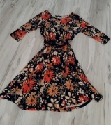 **WIOSNA**wygodna elegancka sukienka pasek z czarnego lakieru L/40