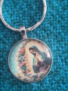 Brelok z wizerunkiem Matki Bożej z Gwadelupe.