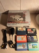Nintendo Famicom AV Top Loader HVC-101 z grami, 2 pady, zasilacz, kabel AV