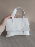 Biała mini torebka na ramię i do 