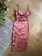 satynowa różowa koktajlowa sukienka midi prettylittlething xs 34 wesele