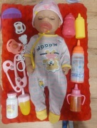 Lalka z nocnikiem sikająca