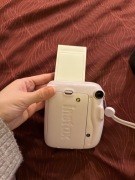 Instax Mini 11 w liliowym kolorze