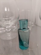 mała niebieska buteleczka 