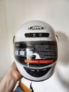 Biały kask motocyklowy z kołnierzem rozmiar M 