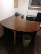 Biurko wraz z kontenerem z szufladami 