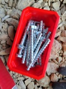 Hilti dyble do beton wkręty śruba  udar udarowe 