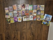 703 kart Pokemon + album na 240 kart + 7 kart LEGO MARVEL