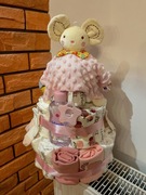 Tort z pieluszek - idealny prezent na baby shower dla dziewczynki