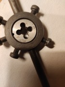 Polski uchwyt z narzynką M8