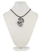 Naszyjnik na czarnym rzemieniu srebrna głowa konia.