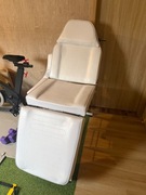 Fotel kosmetyczny z kuwetami biały łóżko