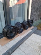 Felgi stalowe 15cali czarne rozstaw śrub mocujących 4x100 otwór 55mm 