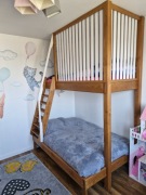 Łóżko piętrowe drewniane antresola 