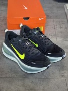 Buty do biegania Nike Vomero Plus rozmiar 43 - NOWE