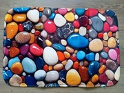 Dywanik łazienkowy z kolorowymi kamykami