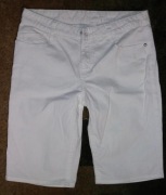 białe lekkie dżinsowe spodnie krótkie Yessica C&A 40