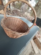 Wiklinowy koszyk na grzyby 