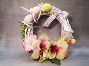 Stroik wielkanocny na wiklinowym kole