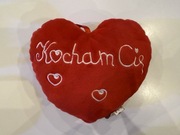 Poduszka w kształcie serca z napisem Kocham Cię