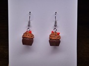 Kolczyki wiszące na biglu muffinki z truskawkami z modeliny fimo 