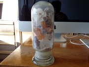 Kryształy soli w szklanej osłonie