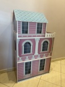 Domek piętrowy dla lalek