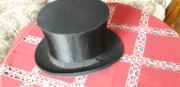 Przedwojenny składany cylinder Szapoklak 58 cm.
