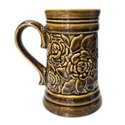 Ozdobny kufel ceramiczny z różami