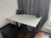 Biurko podnoszone elektrycznie IKEA BEKANT