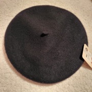 Czarny Klasyczny Wełniany Beret z Antenką 27 cm