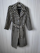 Ciepły płaszcz, pepitka, kratka, wełna w składzie 