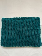 Komin damski wełniany puszysty cieplutki zielony.