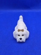 Brelok do kluczy w kształcie pieska Maltańczyk z kokardką 