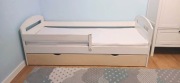 Białe Łożko drewniane z szufladą na pościel i materacem 80x180cm