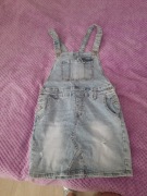 Sukienka z szelkami i kieszeniami 