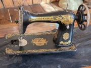 Stara maszyna do szycia Singer 