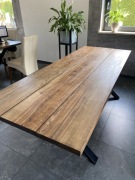 Solidnie wykonany stół dębowy 