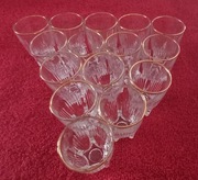 PRZEPIĘKNE, KIELISZKI ZE ZŁOTĄ OBWÓDKĄ - 15 SZT.