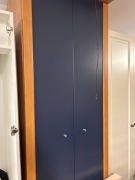 Szafa niebieska, z lampką