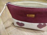 Kosmetyczka, tkanina z burgundowym printem serca,